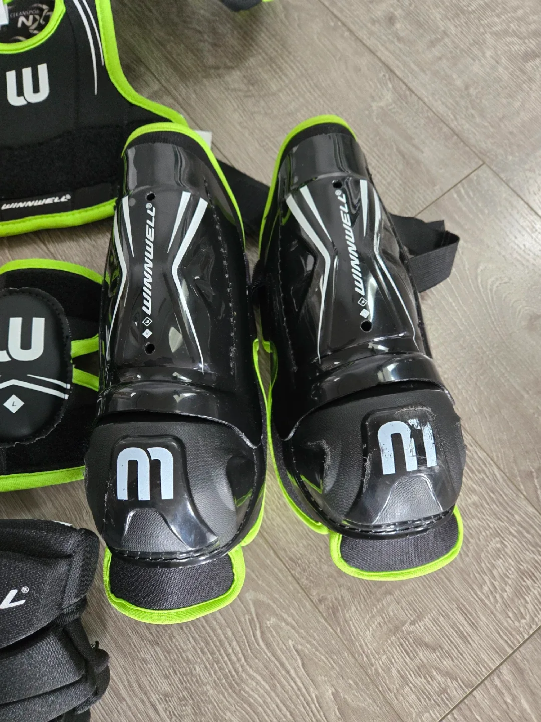 Hockey youth protective padding gear kit small image indicator(7)