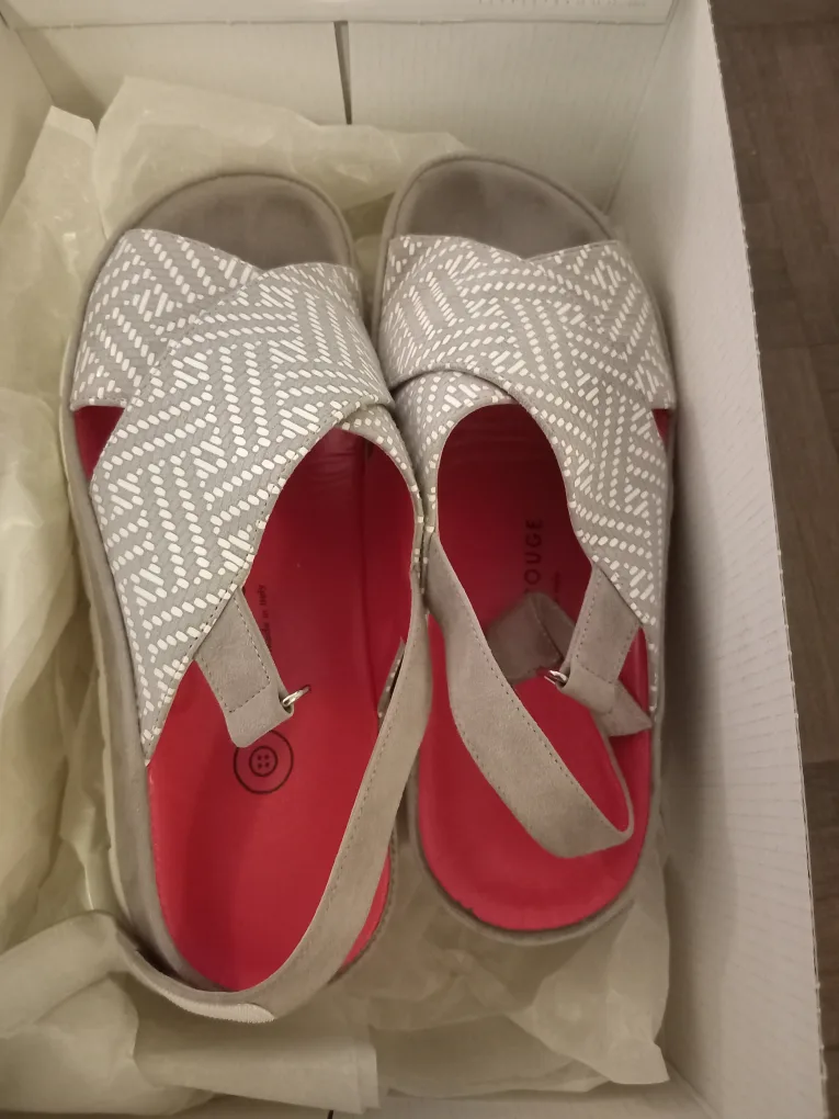 Gabor Sandals Size 6.5M - Like New! thumbnail