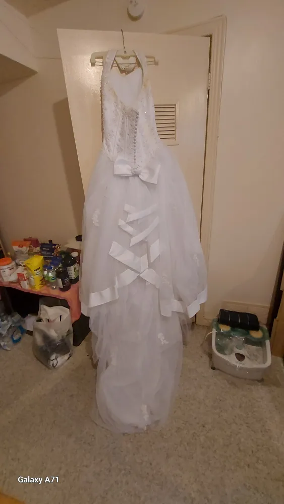 White Wedding Dress image indicator(2)