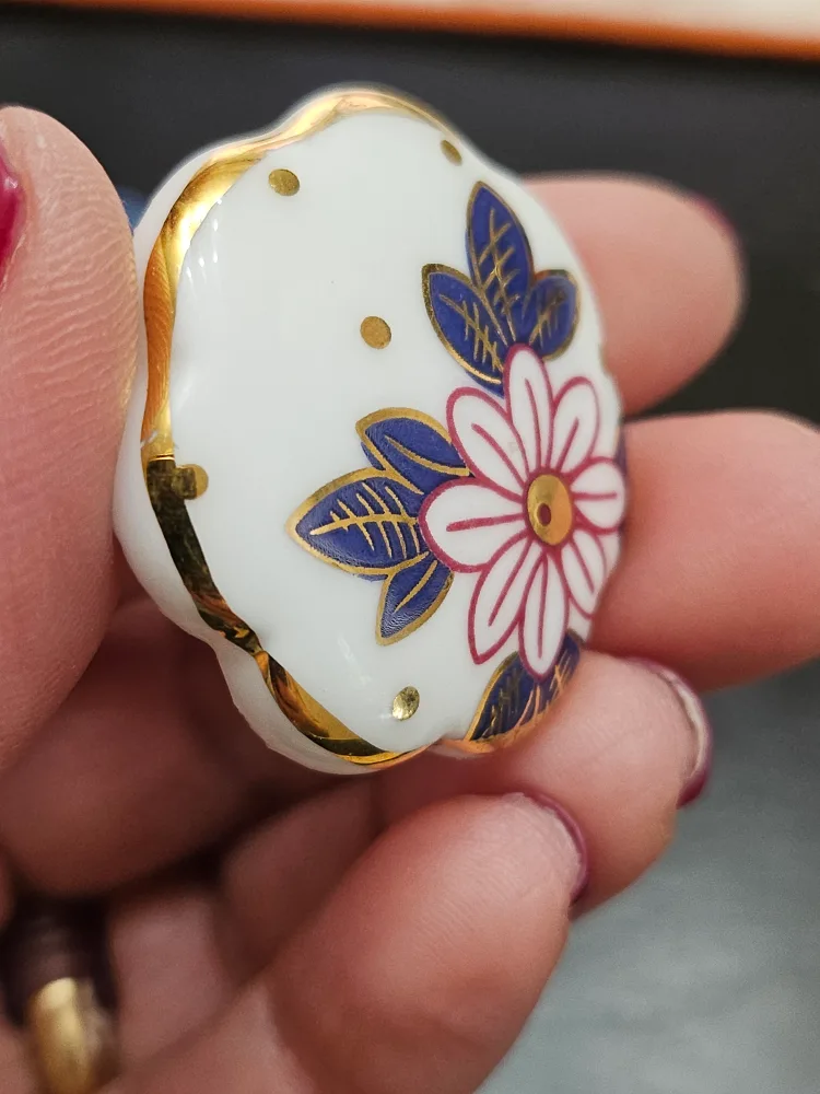 Royal Albert Flower Pin Brooch ceramic image indicator(6)