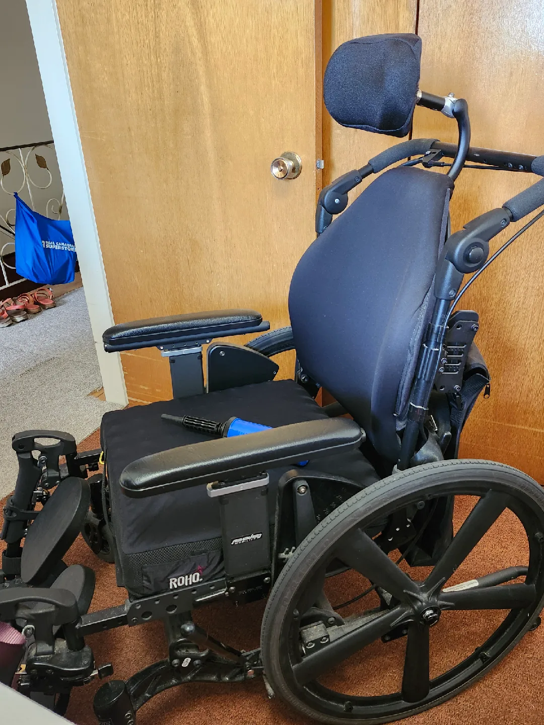 Wheelchair Fully Adjustable, Roho Cushion image indicator(3)