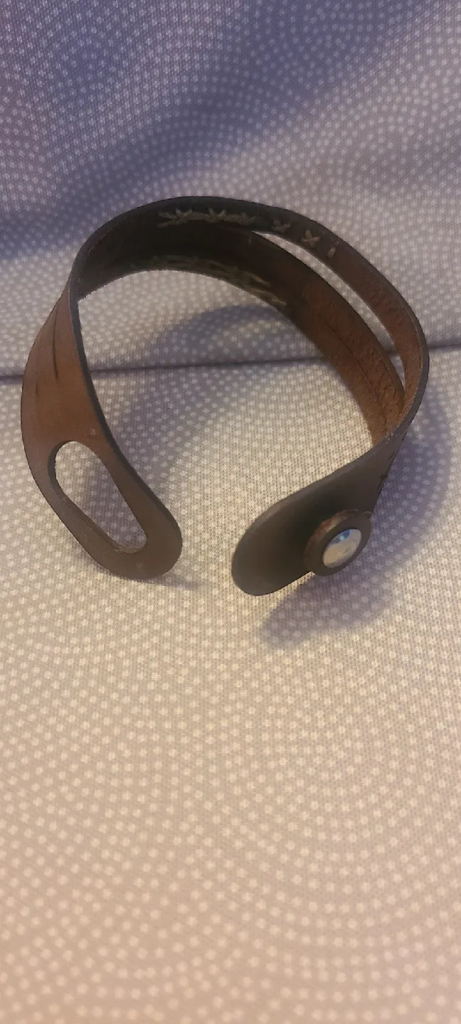 Brown Leather Bracelet with "LOVE" Detail 🥕 image indicator(3)