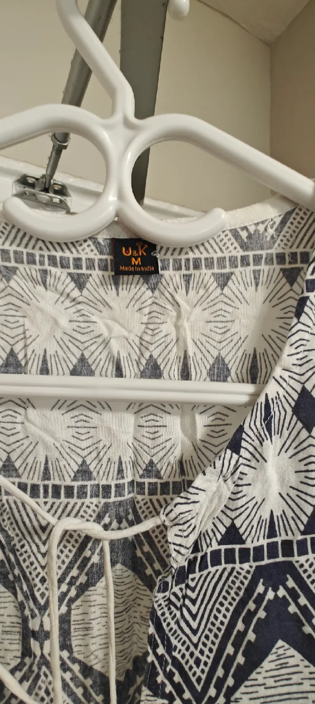 U&K Women's Top - Size M image indicator(3)