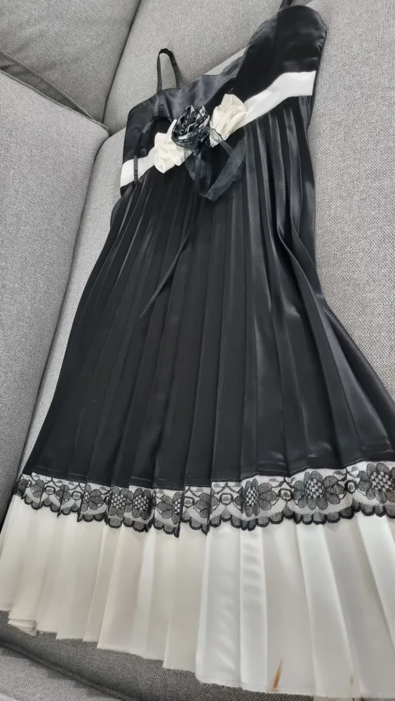 Black & White Dress image indicator(3)