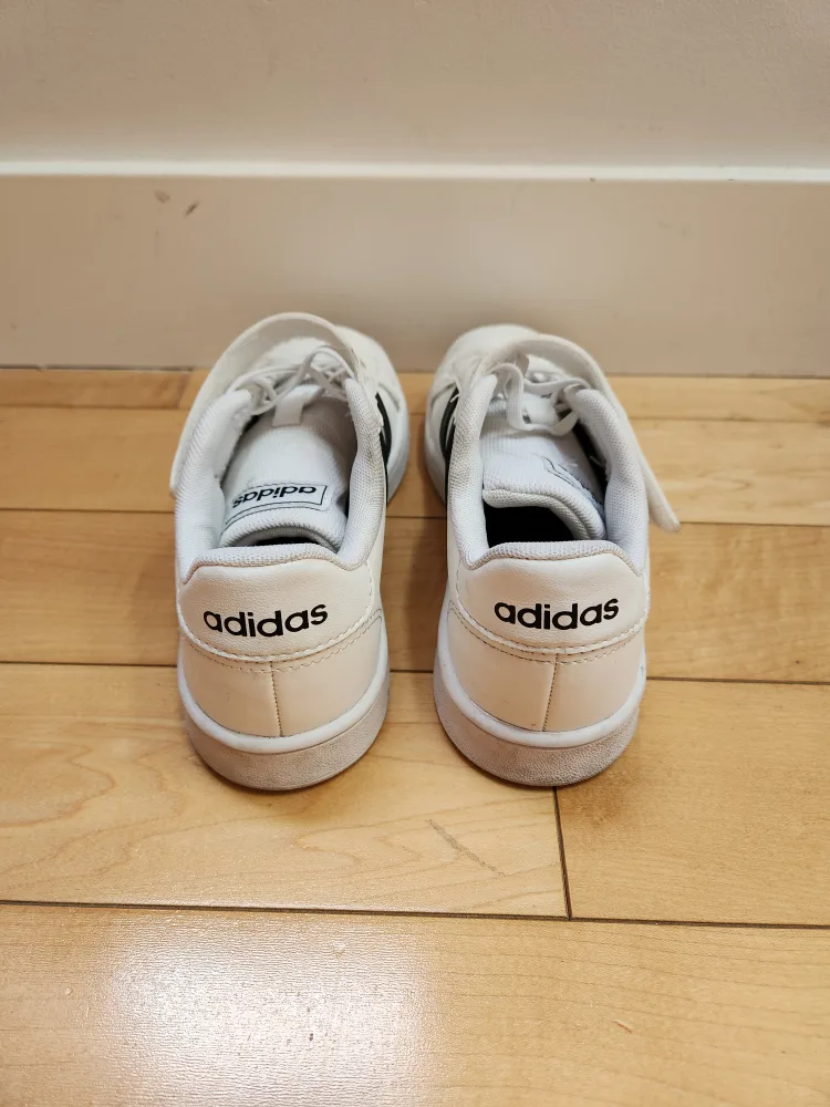 Adidas Grand Court Velcro Kids Shoes - Size 2 (Youth) image indicator(3)