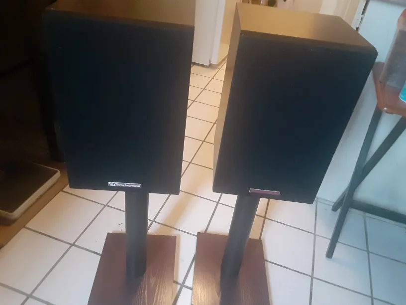 Rare Cerwin Vega Bookshelf Speakers - Pair with stands image indicator(5)