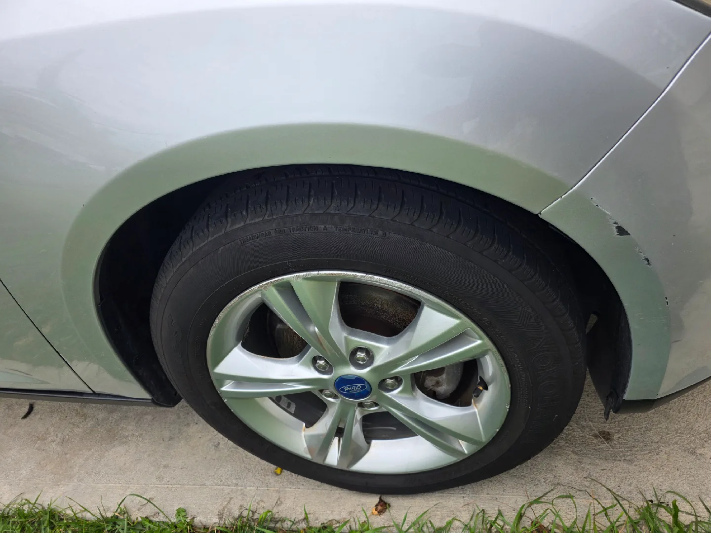 Silver Ford Focus image indicator(2)