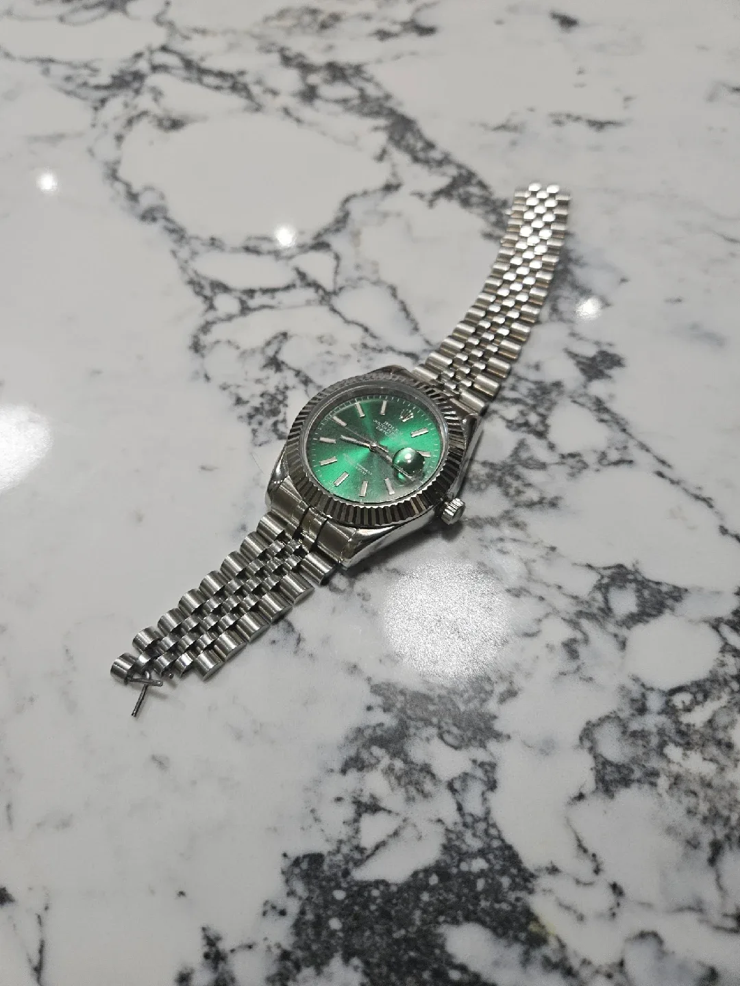 Rolex Oyster Perpetual Datejust Green Dial image indicator(5)