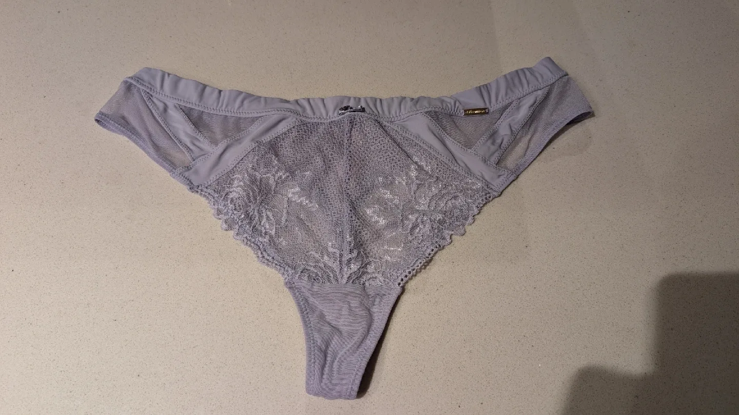 La Vie en Rose Thong - Size M thumbnail