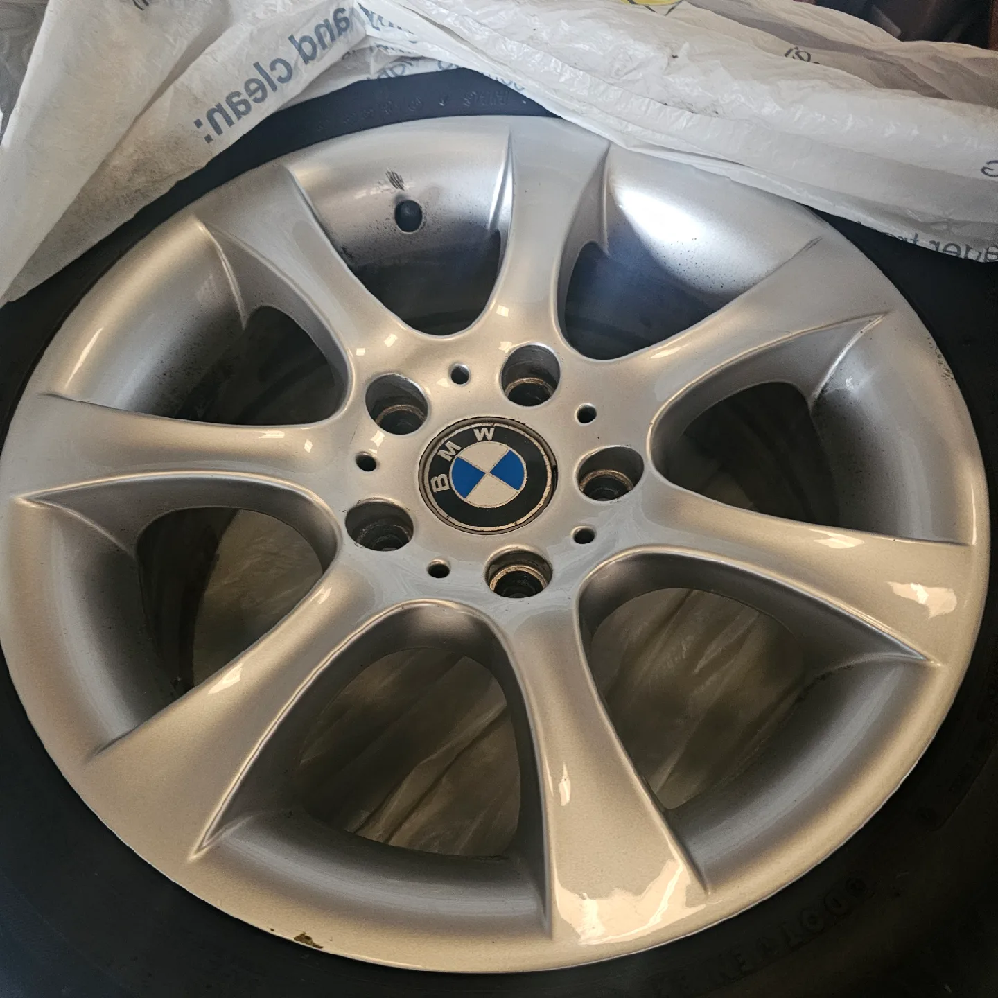 BMW Wheel with 205/55R16 Tire image indicator(5)