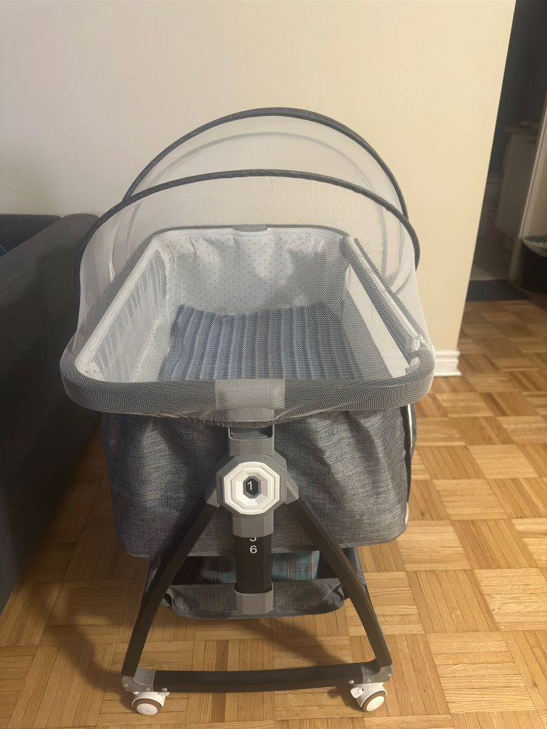 Swivel Sleeper Bassinet with wheels, adjustable height, storage