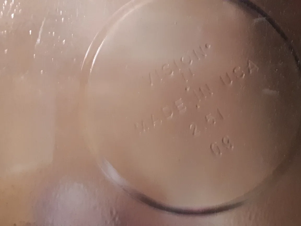 Vintage Visions Cranberry Glass Saucepan 2.5L image indicator(2)