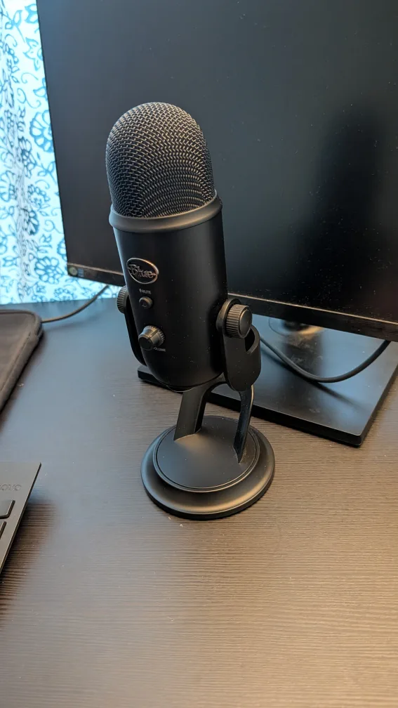 Blue Yeti USB Microphone - Blackout Edition