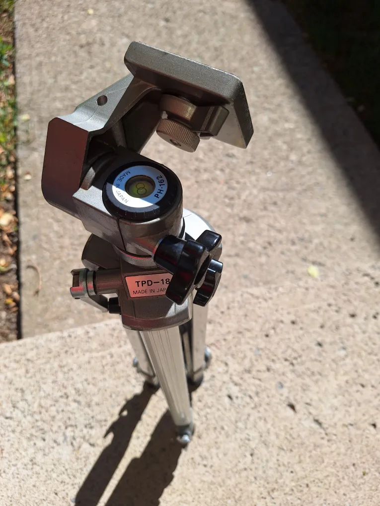 Vintage Heavy Duty camera Tripod, made in Japan image indicator(2)