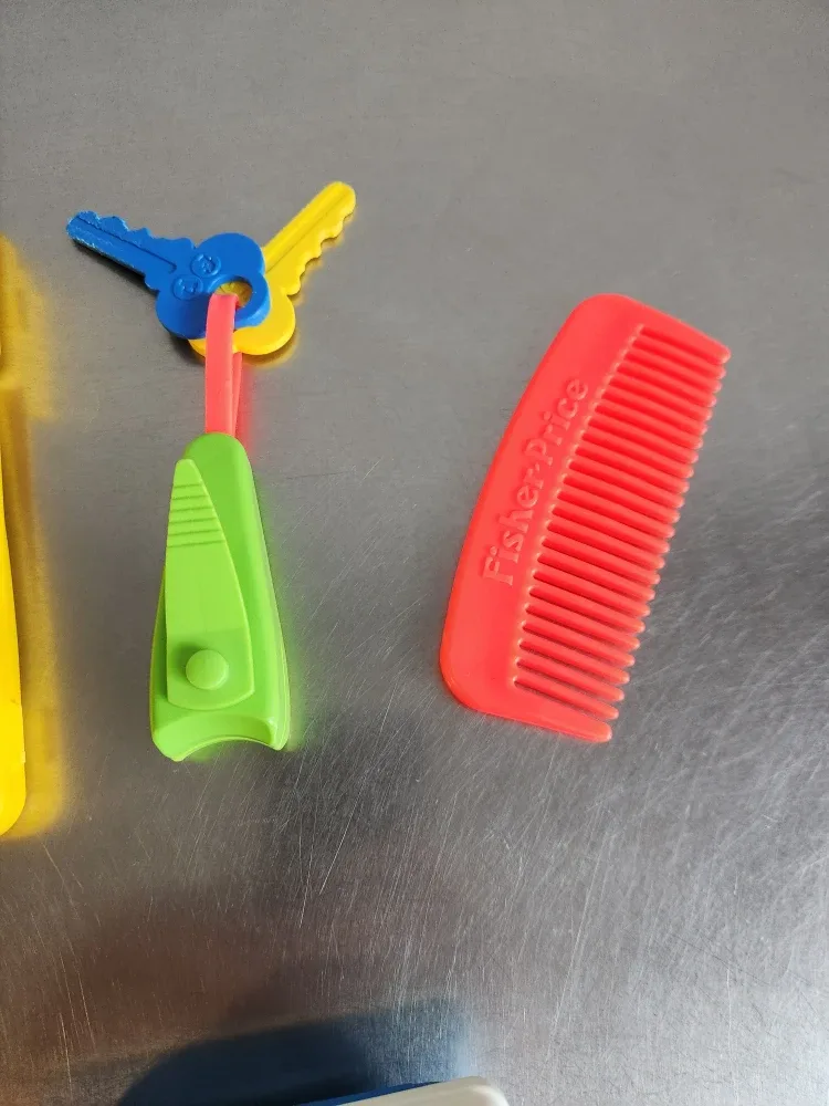 Fisher-Price Pretend Play Beauty Kit image indicator(4)