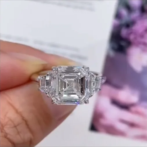 Lab Grown Emerald Cut Diamond 1.37 Carat image indicator(4)