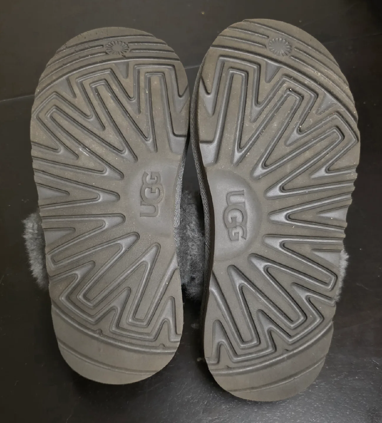 UGG Cozy II Metallic Glitter Slipper Size 2 image indicator(3)