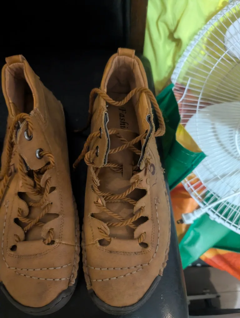 Butchouc Tan Leather Lace-Ups, Size 10.5 image indicator(5)