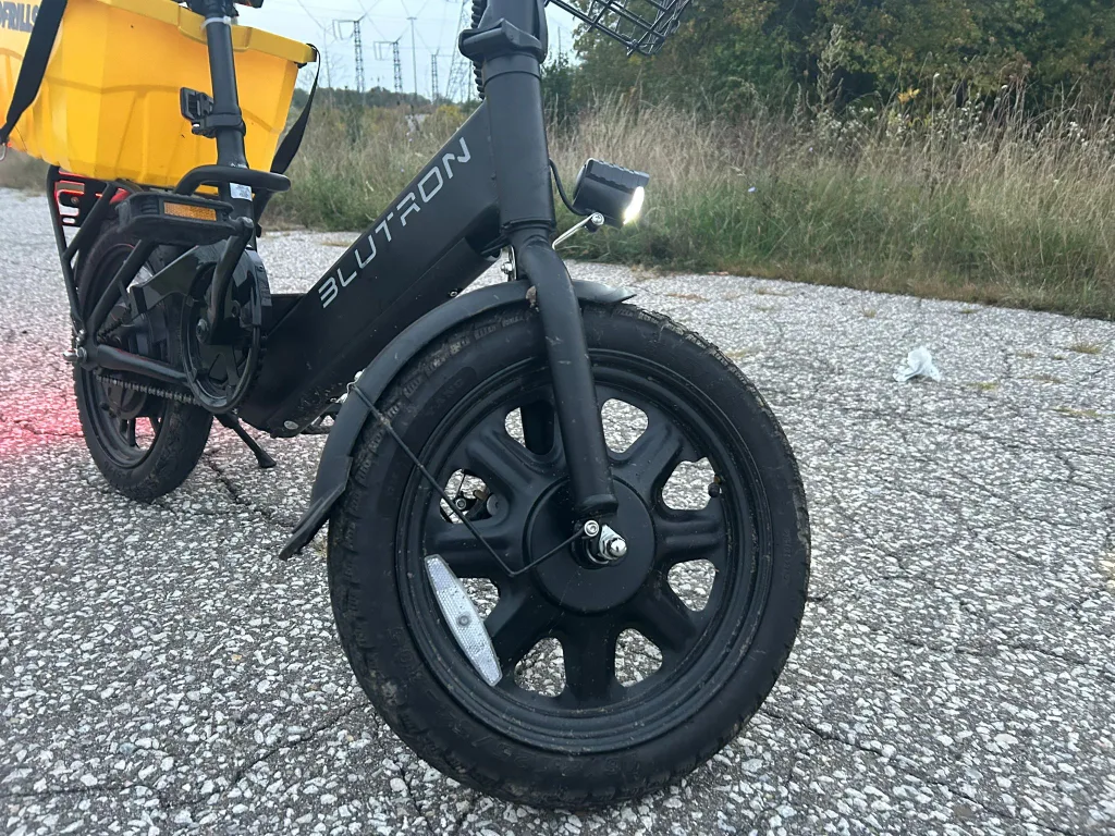 Blutron E-Bike with Basket & Hauler image indicator(2)