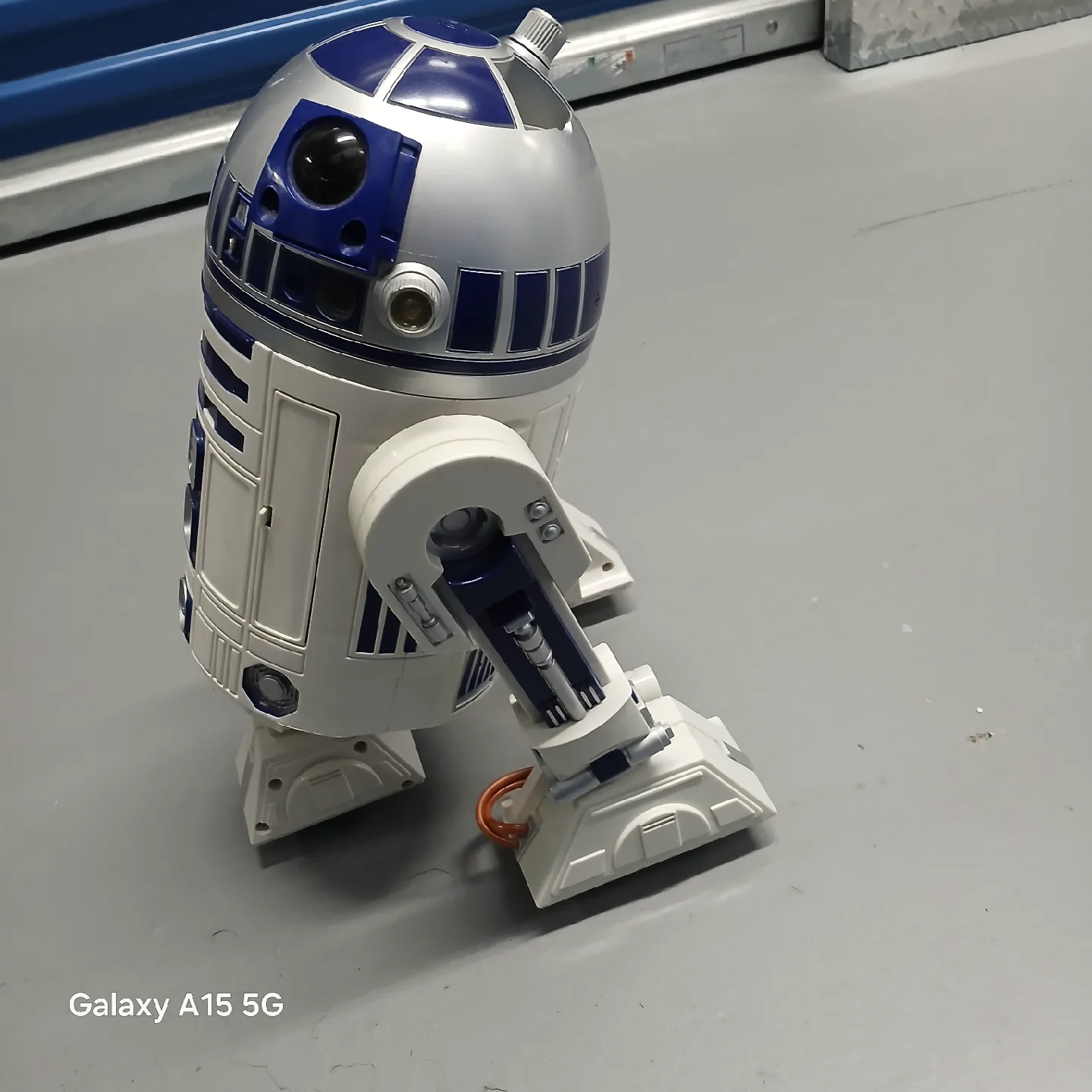 Star Wars R2-D2 Toy Figure image indicator(2)