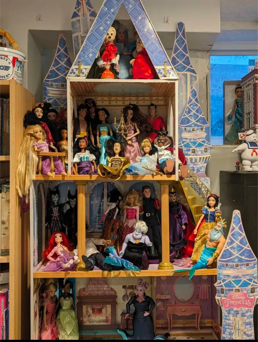 Disney Princess Dollhouse with Dolls image indicator(5)