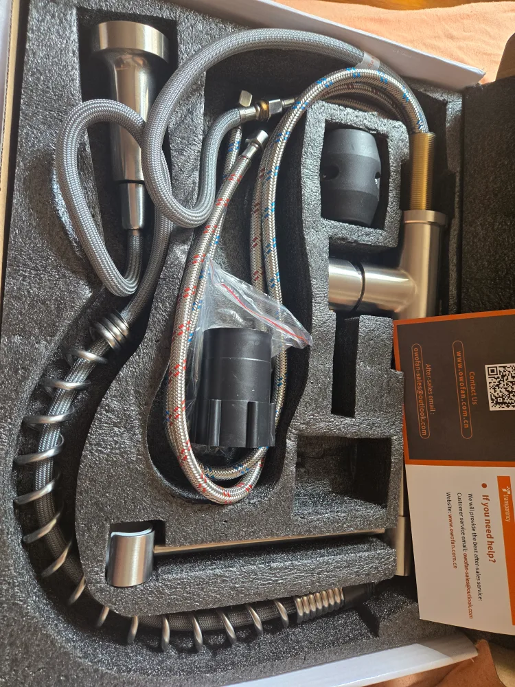 Kitchen Faucet with Pull Down Sprayer image indicator(6)