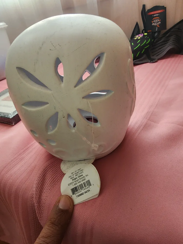 Skull Shaped Candle Holder image indicator(2)