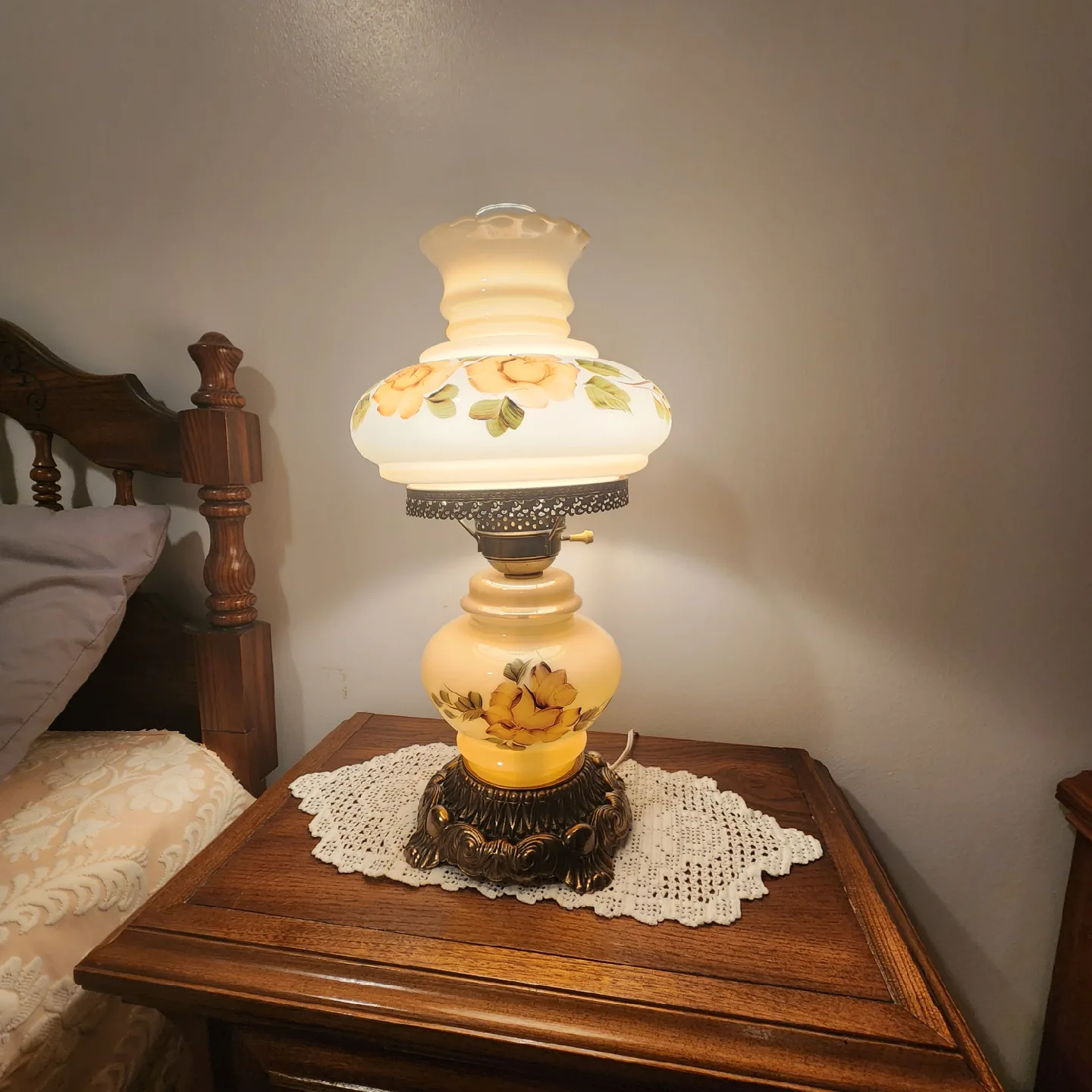 Vintage Floral Table Lamp image indicator(4)