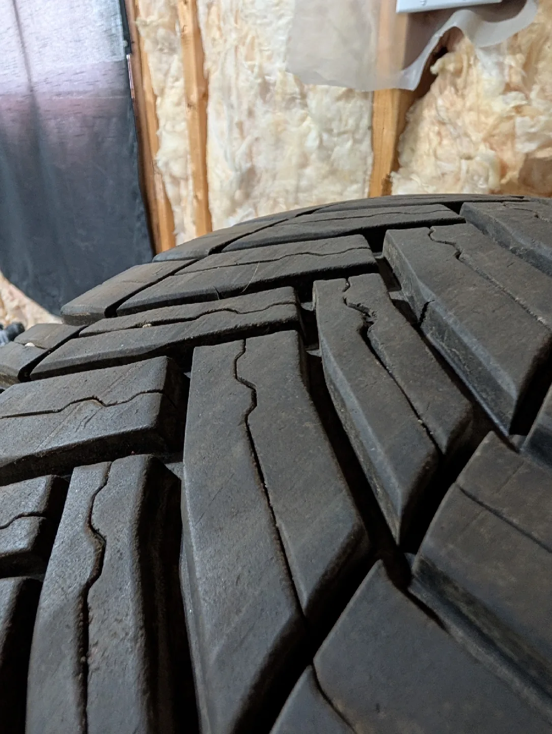 (4)-225/75R16 Michelin Agilis Crossclimate All Weather Tires image indicator(4)