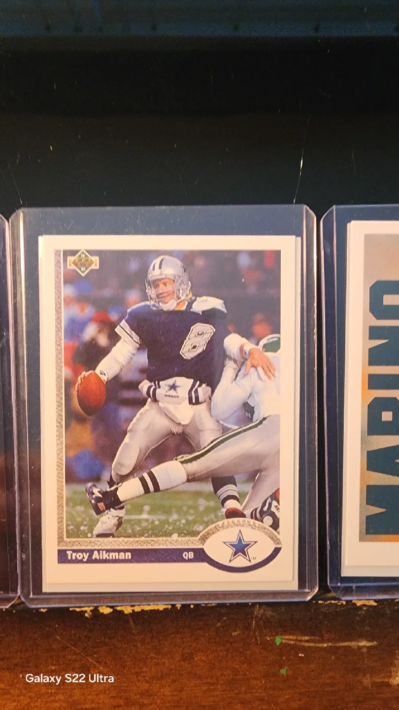Football Trading Cards - Boomer Esiason, Dan Marino, More! image indicator(4)