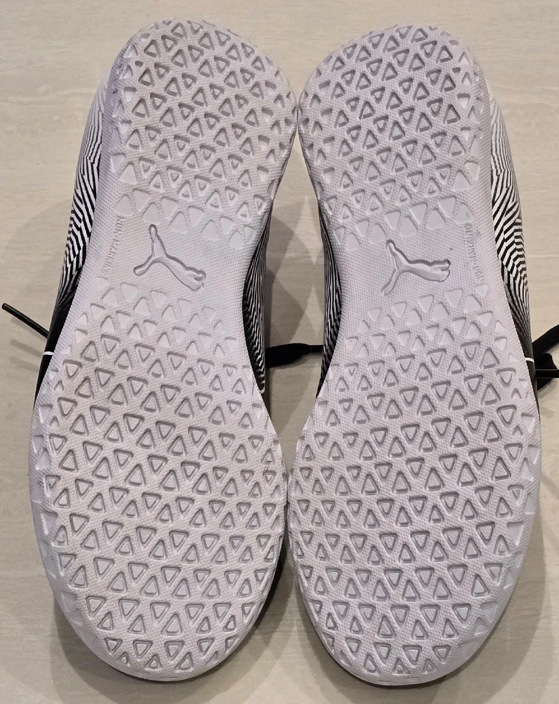 NEW! Puma Indoor Soccer or Gym Shoes - Black & White! Size 3 image indicator(6)