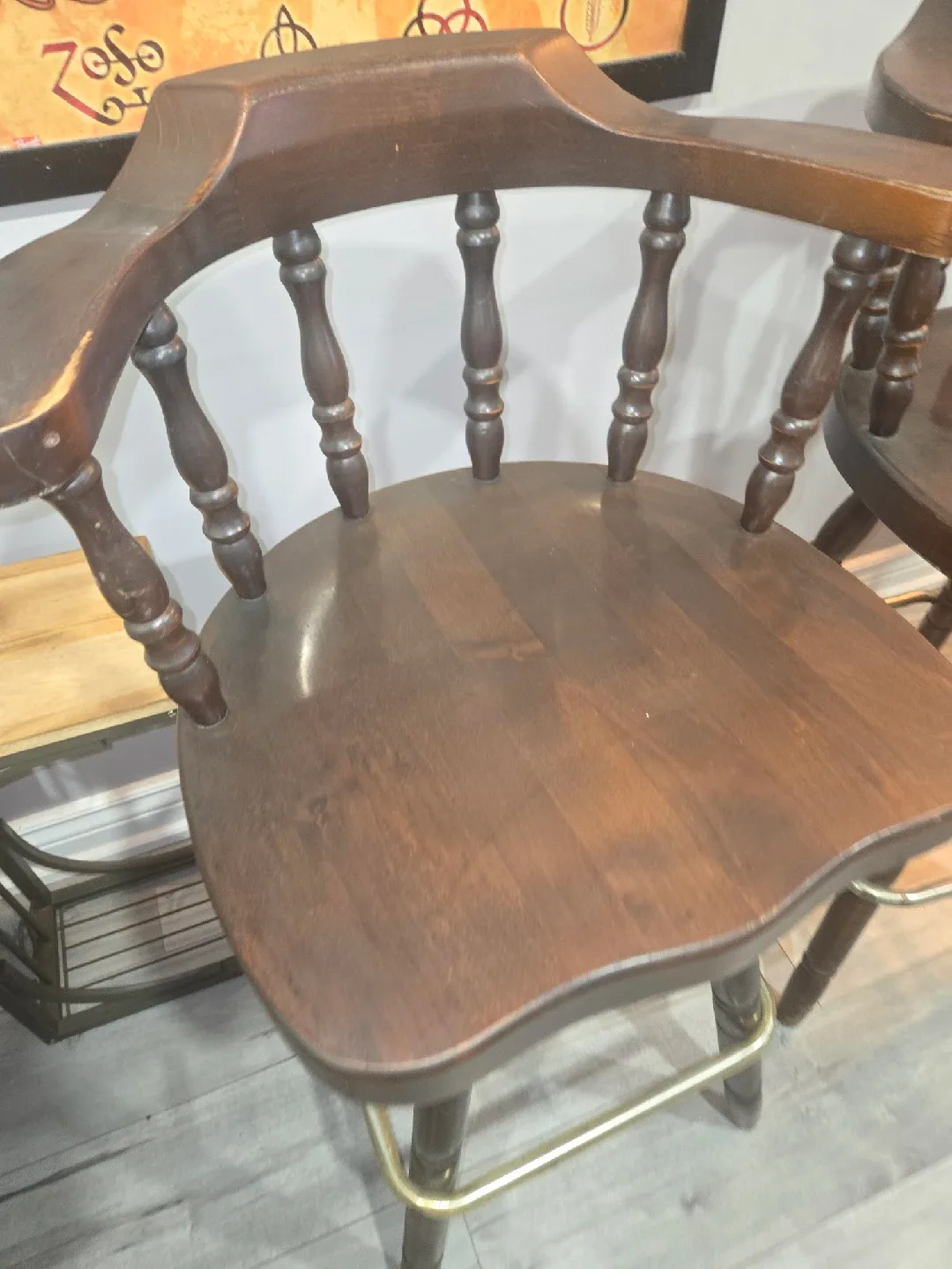 Wooden Swivel Bar Stool with Arms image indicator(2)