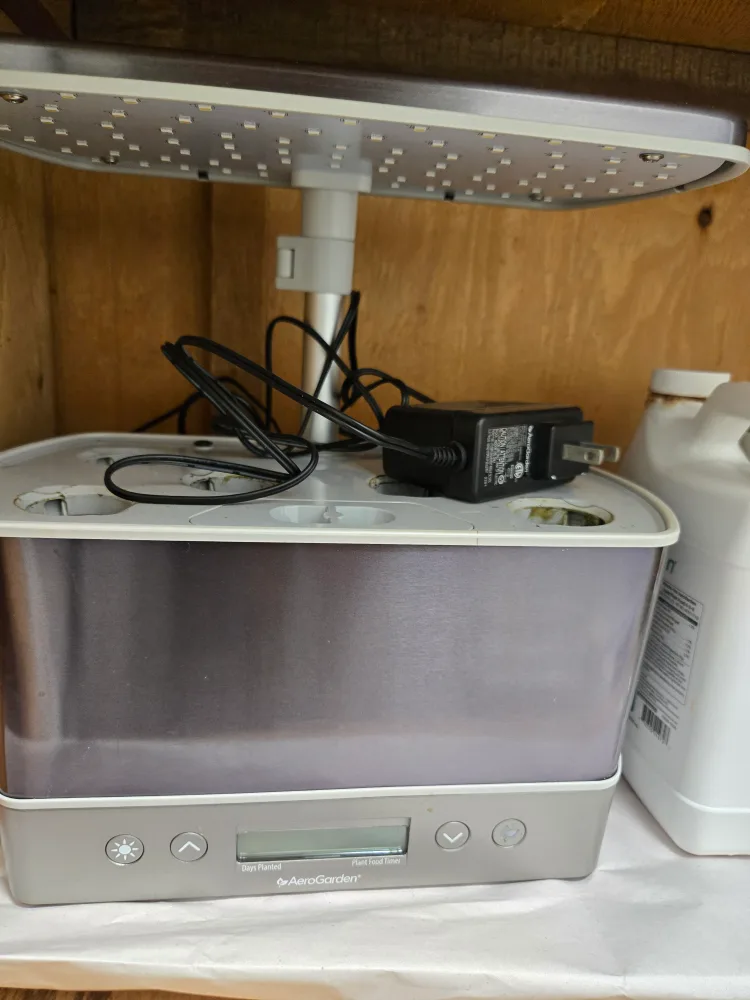 AeroGarden Harvest Elite Indoor Garden Hydroponic System thumbnail