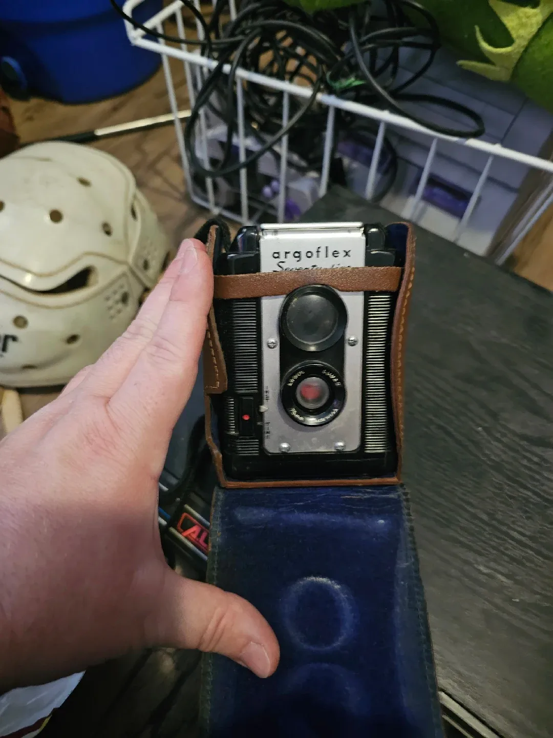 Argoflex Seventy-Five Vintage Camera with Case image indicator(2)