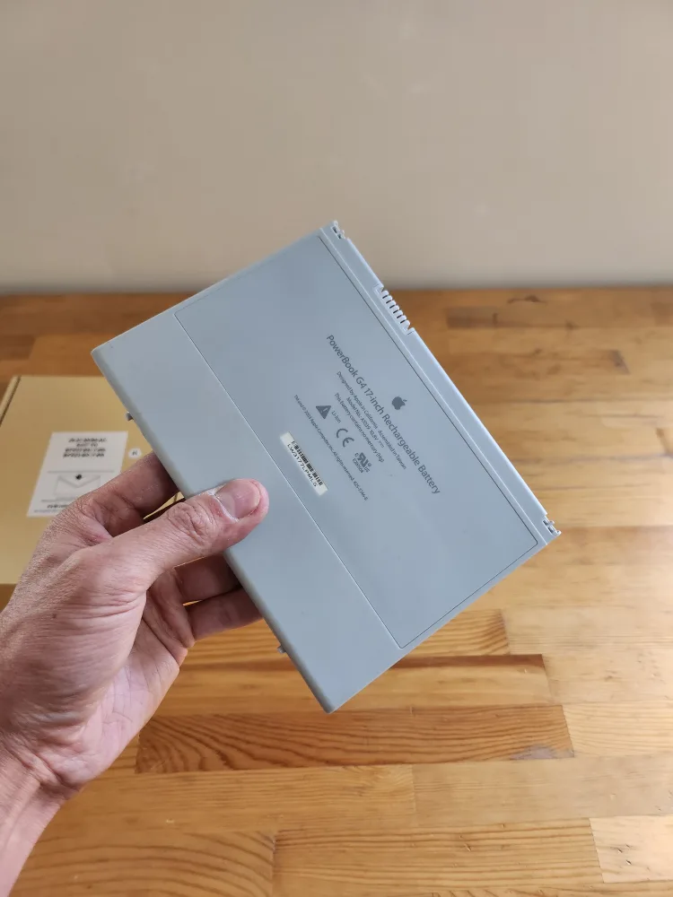 Apple PowerBook G4 17-inch Rechargeable Battery image indicator(5)