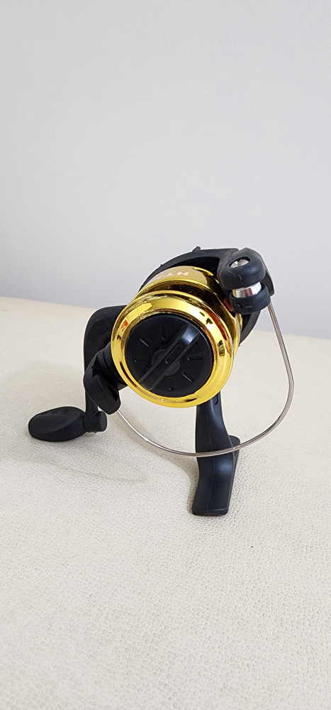 HT 200 Fishing Reel - Gold and Black🧡