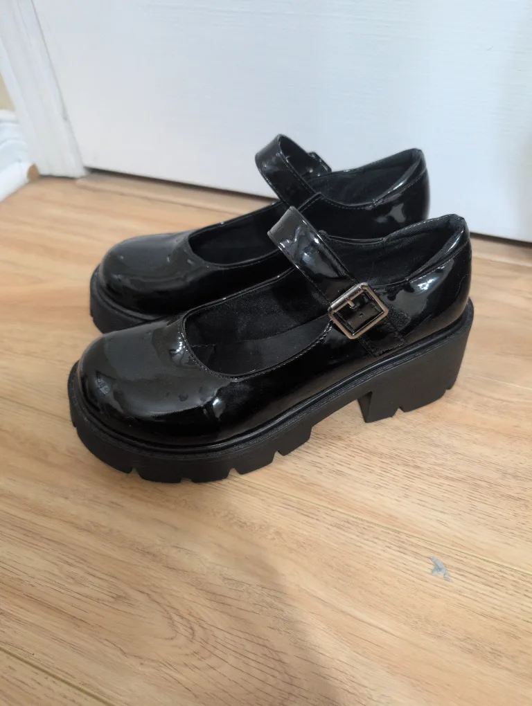 Black Patent Mary Janes Size 38 image indicator(2)