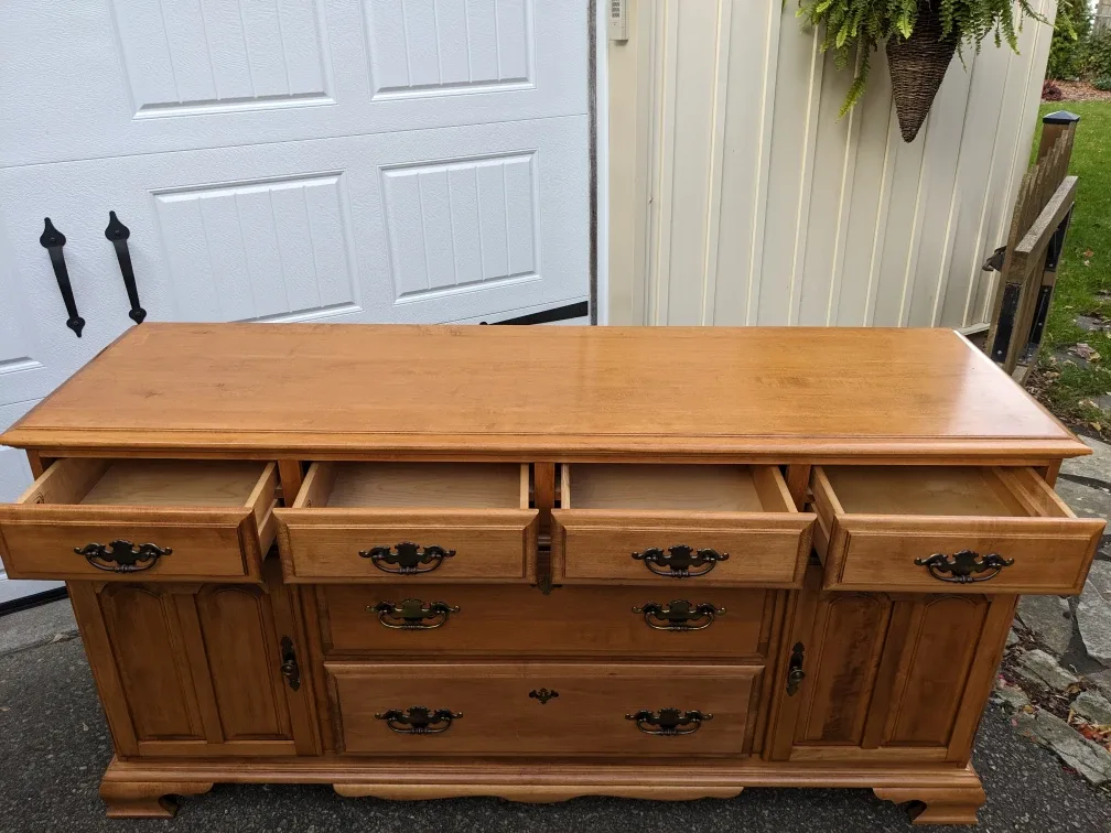 Roxton Dresser/Cabinet Combo in Solid Maple image indicator(6)