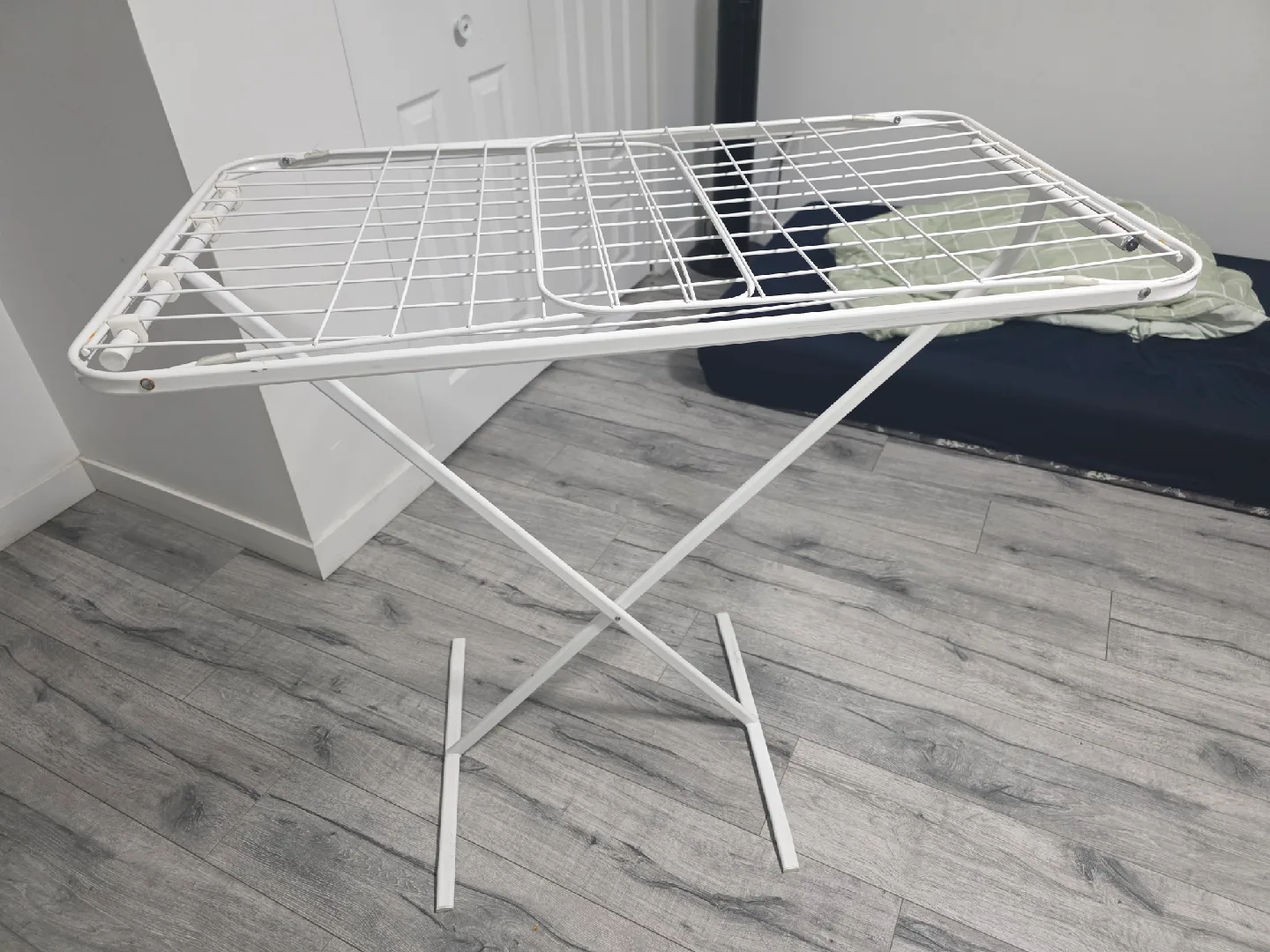 White Clothes Drying Rack image indicator(2)