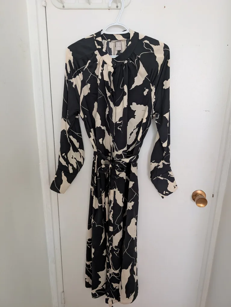 Black & White Dress image indicator(2)