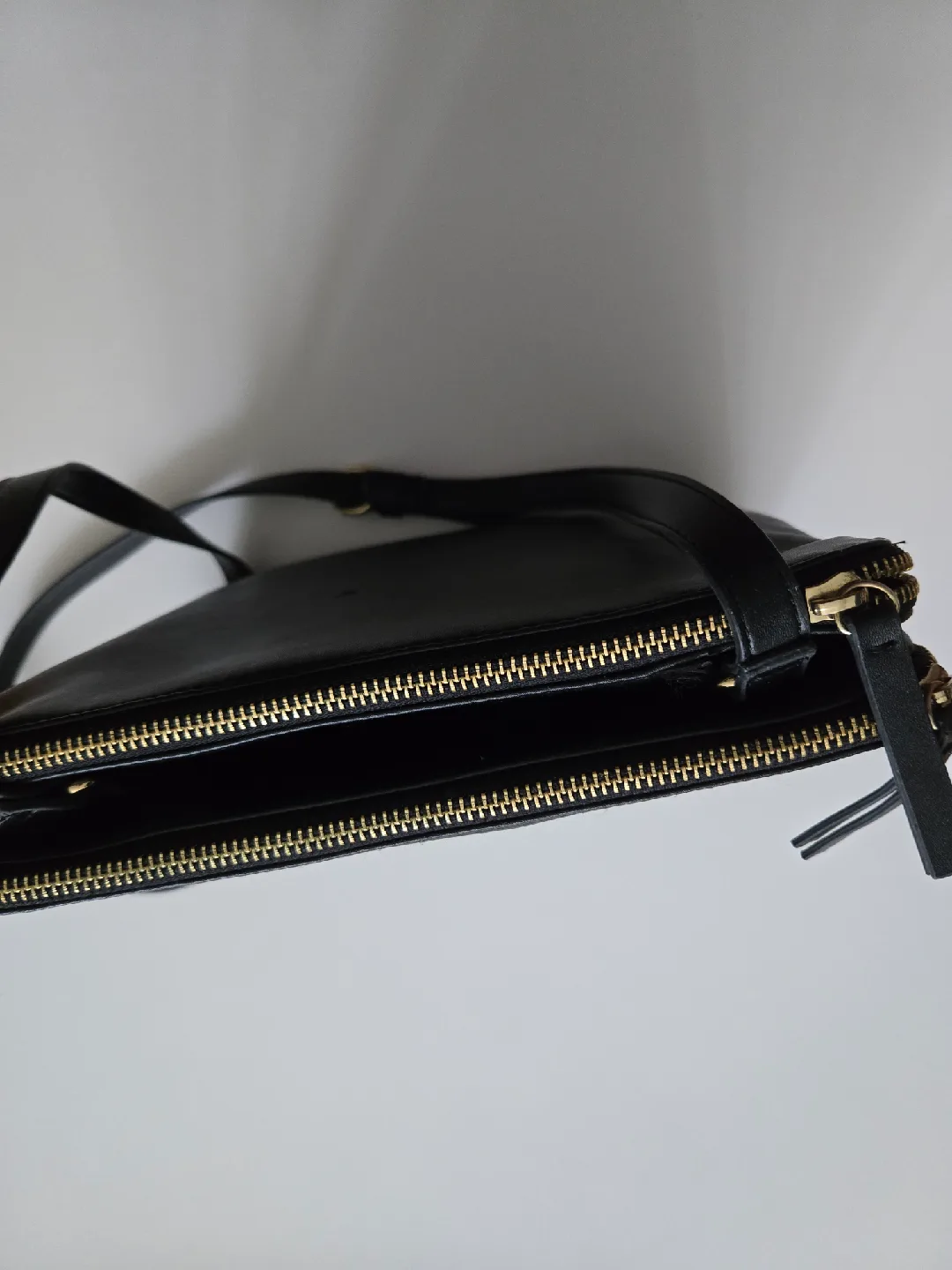 Joe Fresh Black Crossbody Bag 🥕 image indicator(2)