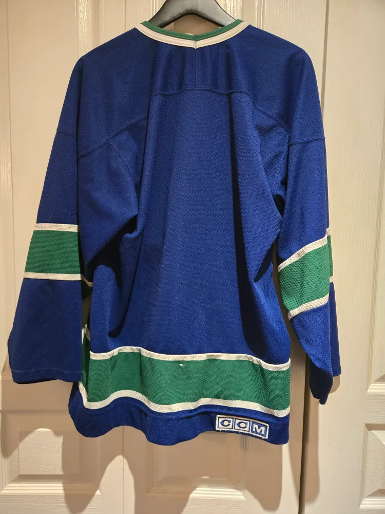 Men Canucks Jersey - Size M image indicator(2)