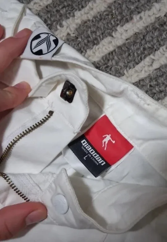 Qiandan White Shorts - Size L image indicator(2)