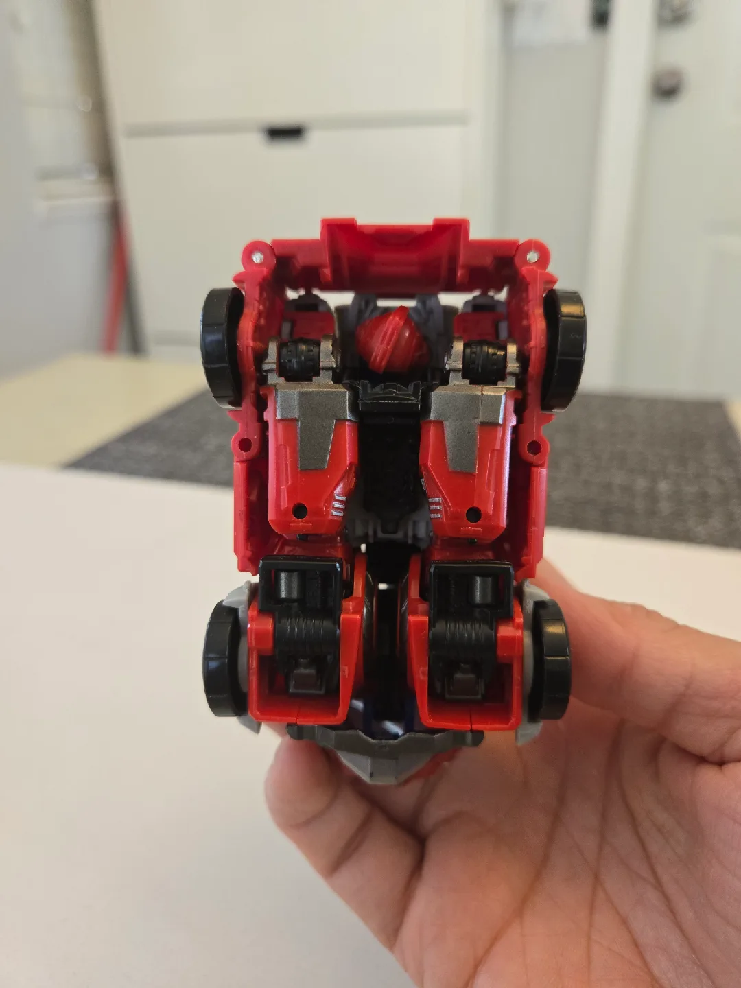 Transformers studio series delux class 84 ironhide image indicator(7)