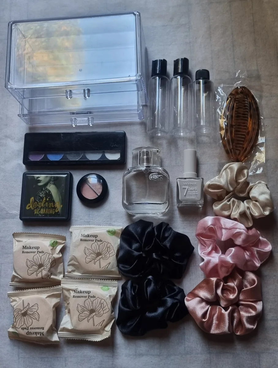 Makeup & Accessories Bundle thumbnail