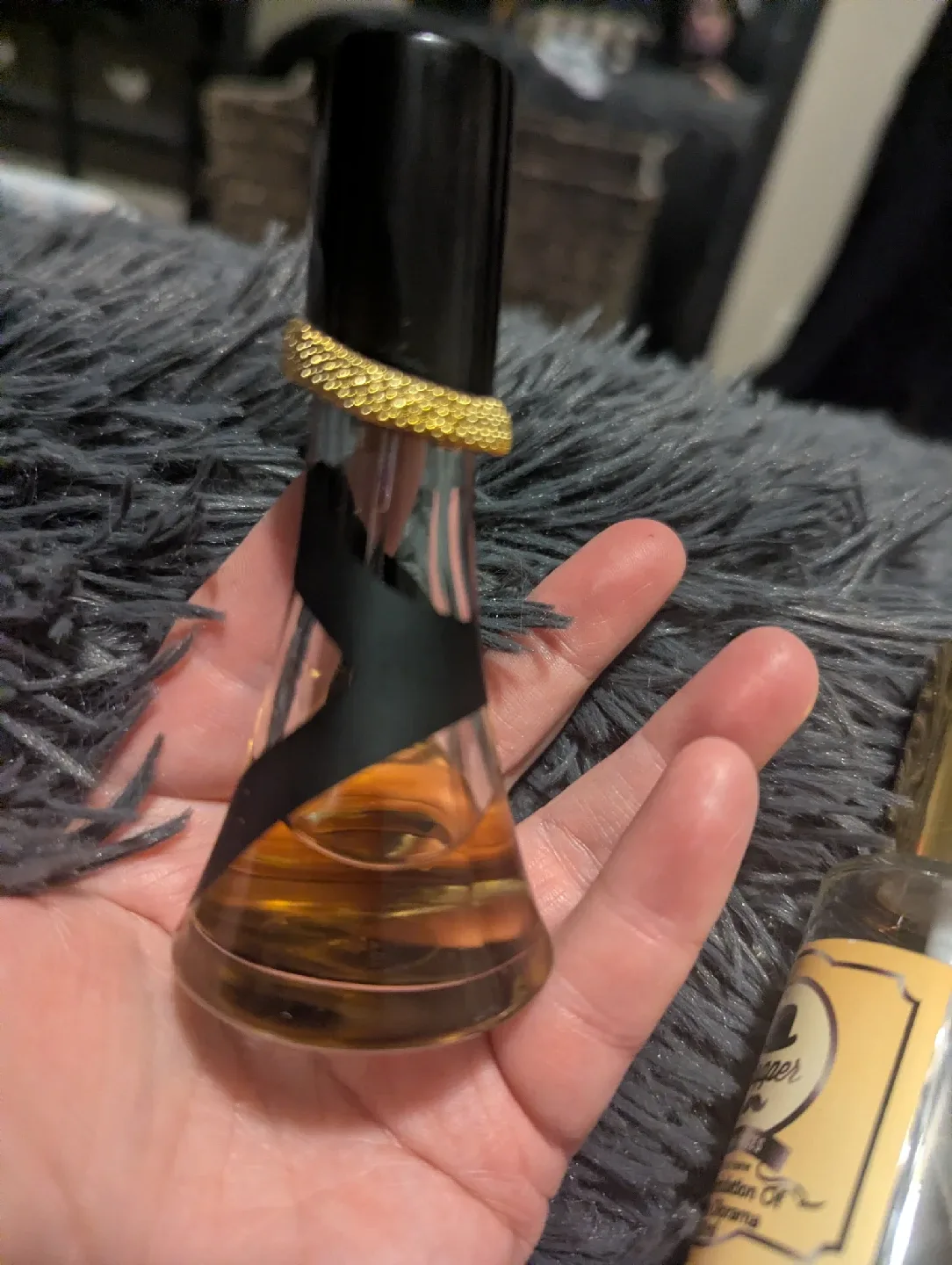 Rihanna perfume thumbnail