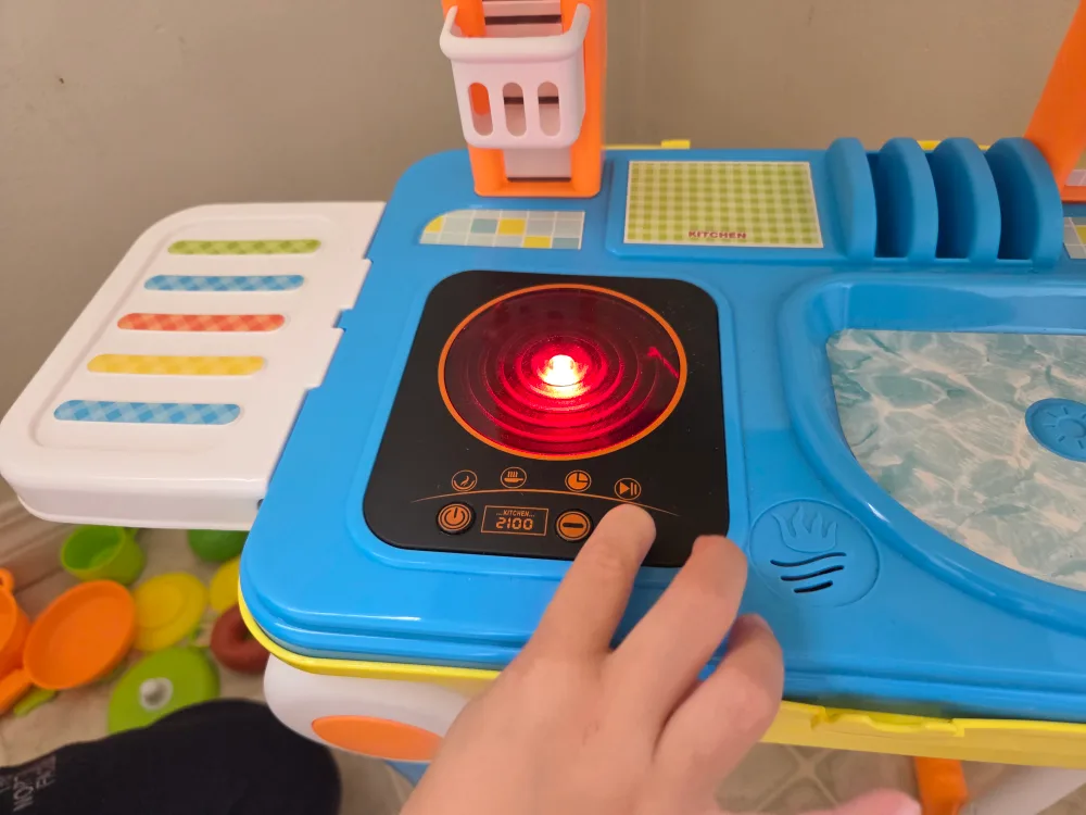 Like New Lil' Chef Luggage Playset, Kitchen Toy image indicator(4)