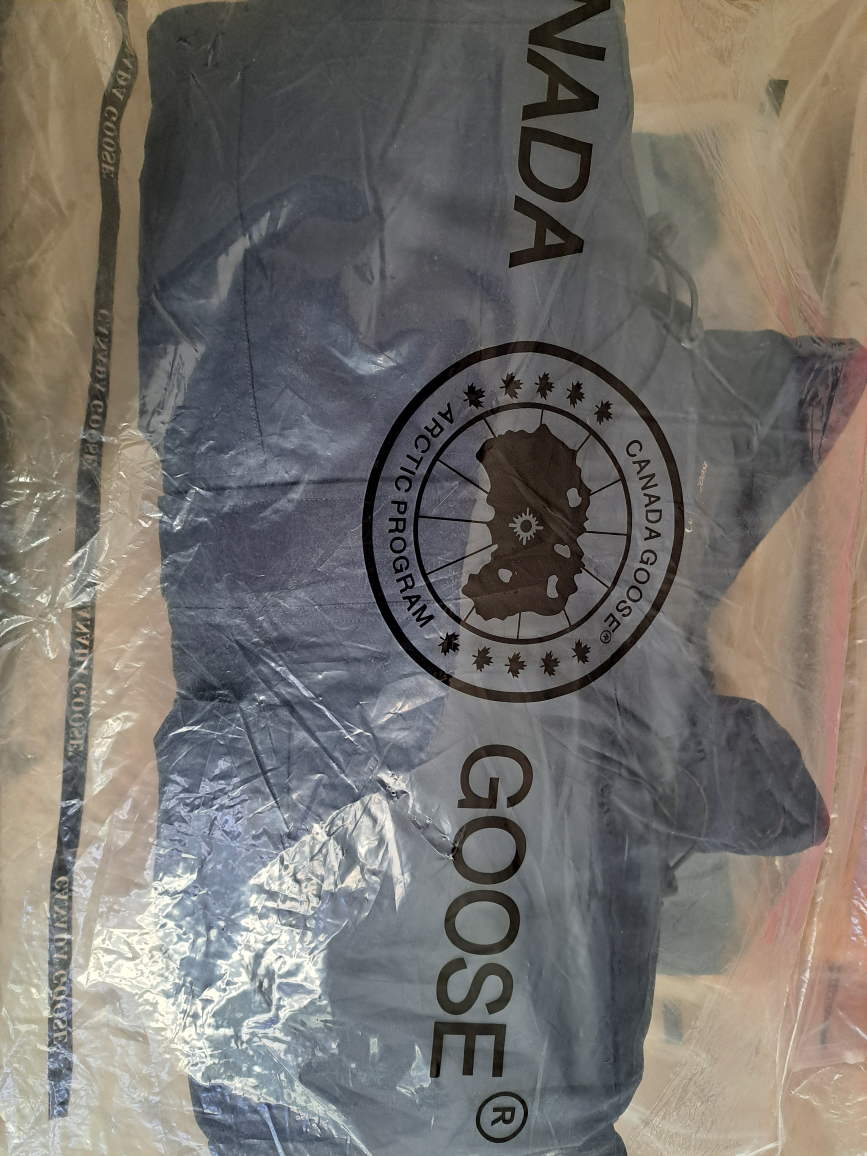 Canada Goose Expedition Parka - Size M - photo 4