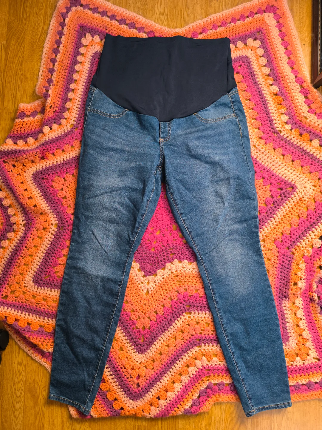 Assorted Maternity clothes image indicator(6)