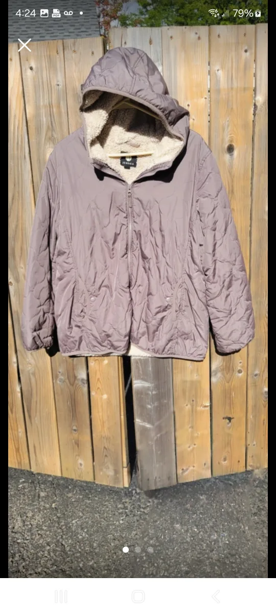 Women's Quilted Hooded Jacket thumbnail